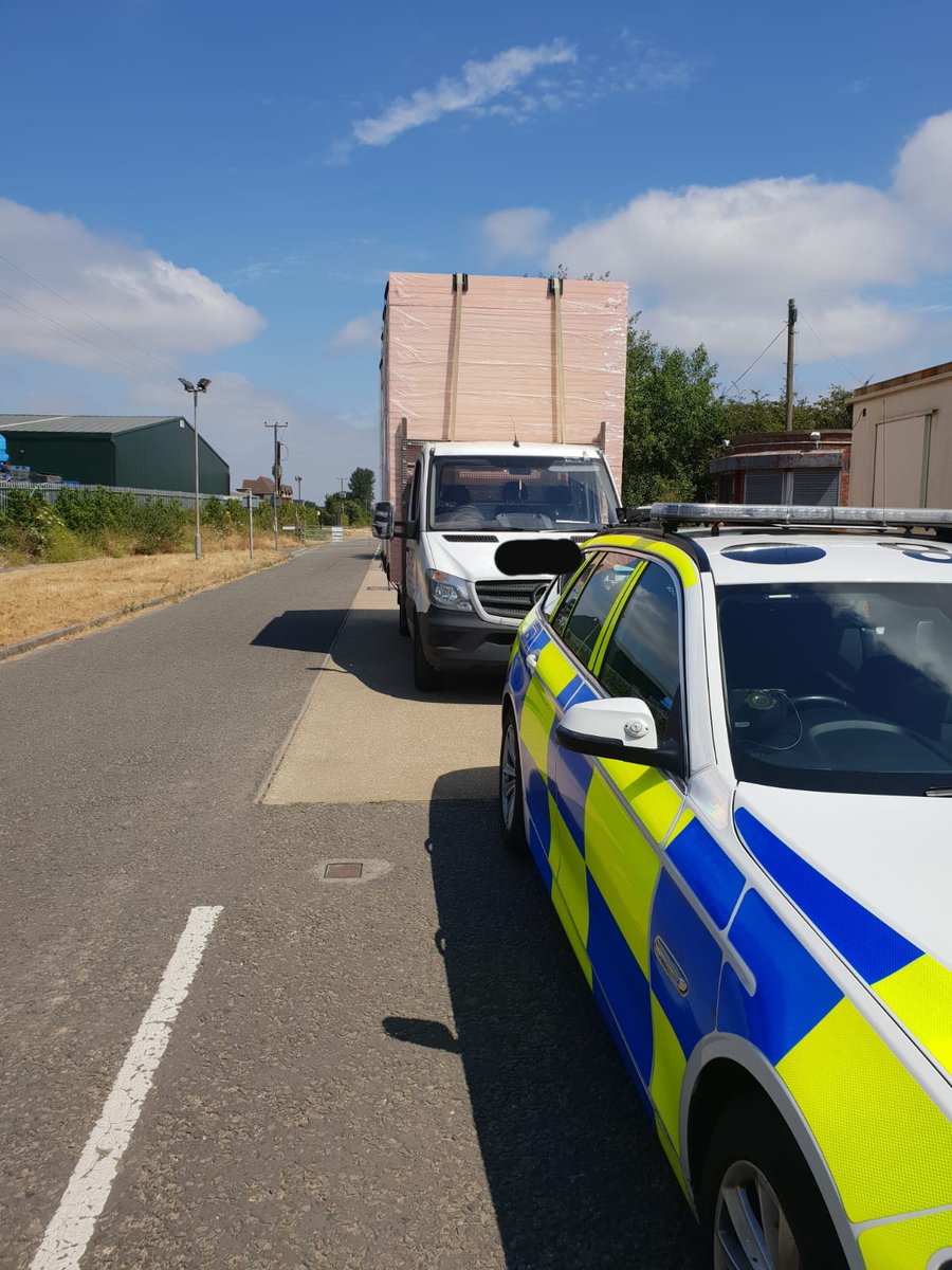 tvprp's tweet photo. Vehicle stopped for exceeding gross weight and carrying an insecure load. Driver fined and vehicle prohibited from being driven until load is correctly secured and excess weight taken by another vehicle. #TTCShift #P6775 #P7474 #OFFTHEROAD https://t.co/pX6iKtLGMO