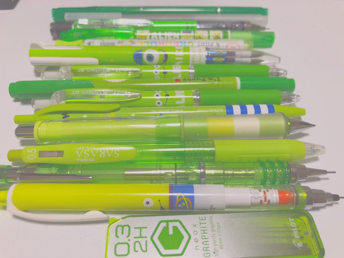 わかめ 泣いた 緑好きすぎてごめんなさい ライブだけじゃなくて 筆箱の中身も緑でごめんなさい 好きなものをこよなく愛せる来世に生まれたい T Co Wcervwrrea Twitter