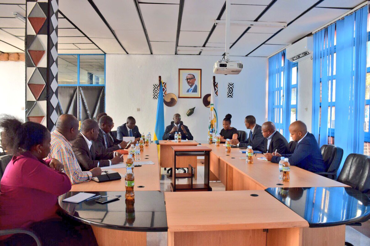 RwandaOmbudsman's tweet photo. The South African #High #Commissionner in Rwanda is with the delegation on the courtesy visit to the Chief Ombudsman. @amurekezi https://t.co/Ti8p7dMI1M
