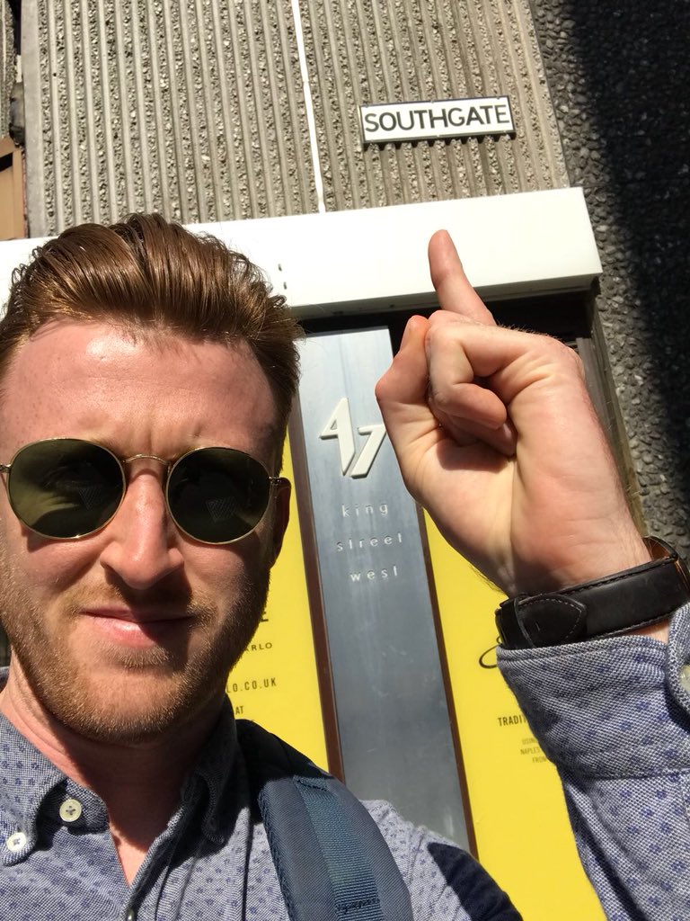MC2Manchester's tweet photo. Kane and Southgate spotted in Manchester... #ItsCominHome 🏴󠁧󠁢󠁥󠁮󠁧󠁿🦁⚽️ https://t.co/Jx2HN5PHMD