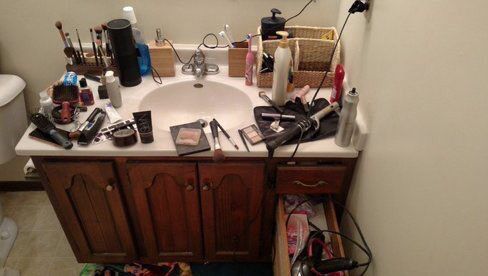 MensHumor's tweet photo. "Can you not leave the toilet seat up?" https://t.co/vOJX1TKr1u