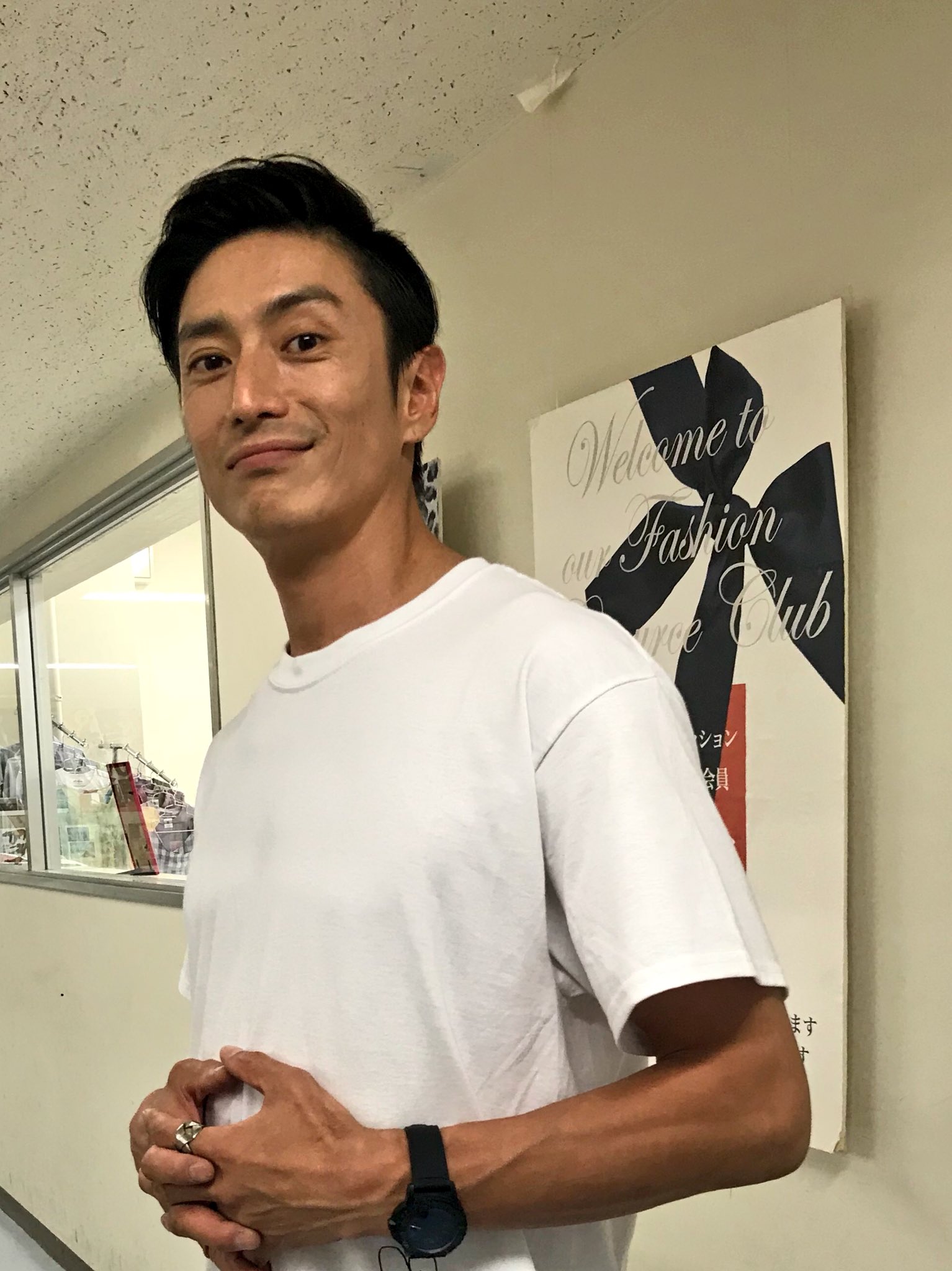公式 サバイバル ウェディング 今夜24時09分 ナカイの窓 に伊勢谷友介さんが出演 服飾専門学校でファッショントーク 中居さんがデザインしてくれたｔシャツ お楽しみに ナカイの窓 久々に見た 普通にカッコイイ伊勢谷さん 伊勢谷友介