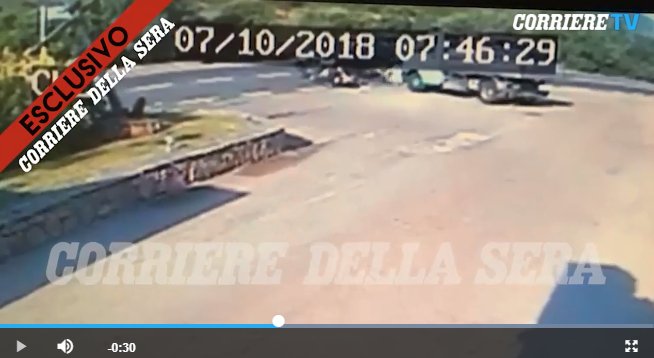 SWFlReporter's tweet image. George Clooney Accident - Video Of Crash That Launched Him Above Car
ow.ly/OxQw30kTSCs