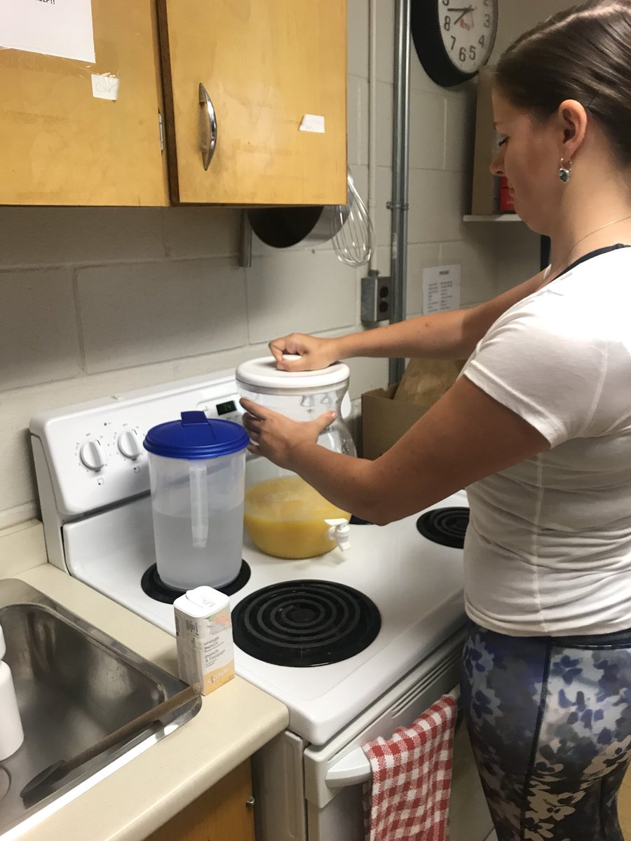 DCSummerHEAT's tweet image. Our campers love the breakfast program at @DSBNSummerHEAT ! On the menu today we have bagels and cream cheese, bananas and yogurt! Miss S. is making orange juice too! @DCSummerHEAT #summerheat #breakfastprogram #fulltummy #healthysnacks #yum #wakeywakey #startthedayoffright