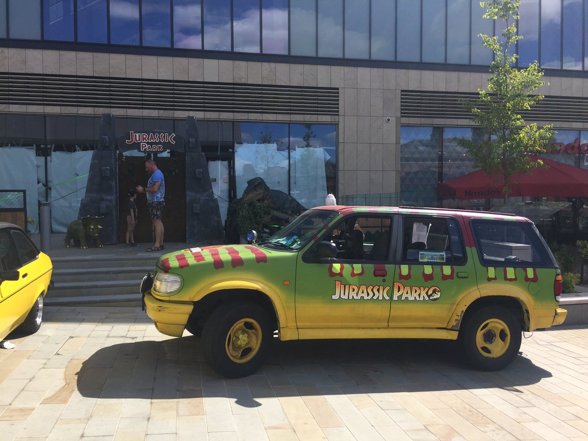 JurassicRexUK's tweet photo. What a great day we had over at Oldham Vintage Car Show on Sunday - The Jurrassic gates and Ranger went down really well even 'Rex had a 'Roarsome' time https://t.co/5eipzORNTz