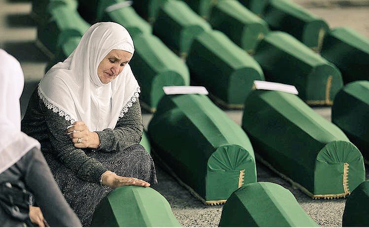 8 binden fazla Bosnalı kardeşimiz 23 yıl önce bugün #Srebrenitsa'da katledildi. Katliamın yıl dönümünde, hayatını kaybeden Bosnalı kardeşlerimizi rahmetle anıyoruz... #Srebrenitsa