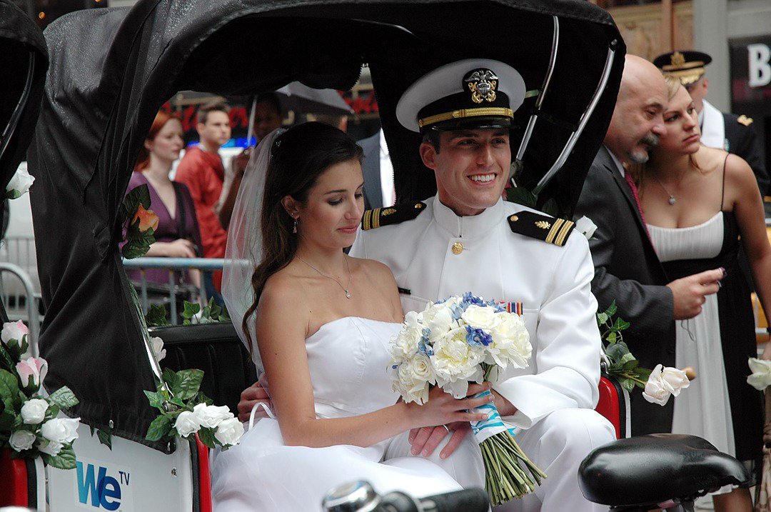 Жена военного за границей. Свадьба офицера ВМФ. Свадьба с военным. Свадьба моряка. Свадьба военного моряка.