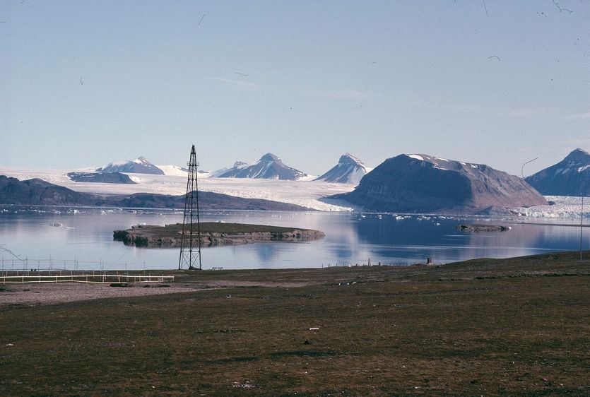 Er du på Svalbard? Eller kanskje du skal dit? Da kan du få med deg en ankringsplass på tørt land! I utkanten av Ny-Ålesund kan du se noen av sporene etter Amundsens ferd med luftskipet «Norge» over Nordpolen 1926. Les mer på Kulturminnesøk: bit.ly/2L1AZnG