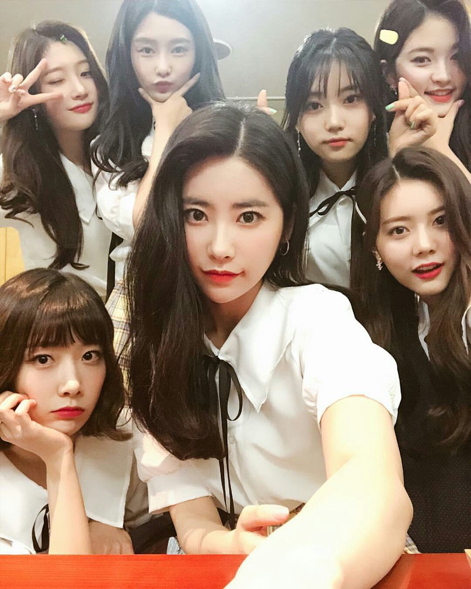 BRDIAID's tweet photo. [HYUNSTAGRAM] 11.07.18 | Atualização do instagram da #Huihyeon com #Eunice, #Jueun, #Jenny, #Chaeyeon, #Eunchae e #Somyi

"👩‍👦👩‍👧‍👧👩‍👧"

https://t.co/HjEq6PmUbw

#DIA #다이아 #희현 #기희현 #유니스 #주은 #제니 #채연 #정채연 #은채 #솜이 #안솜이 https://t.co/SueVjNKbOG