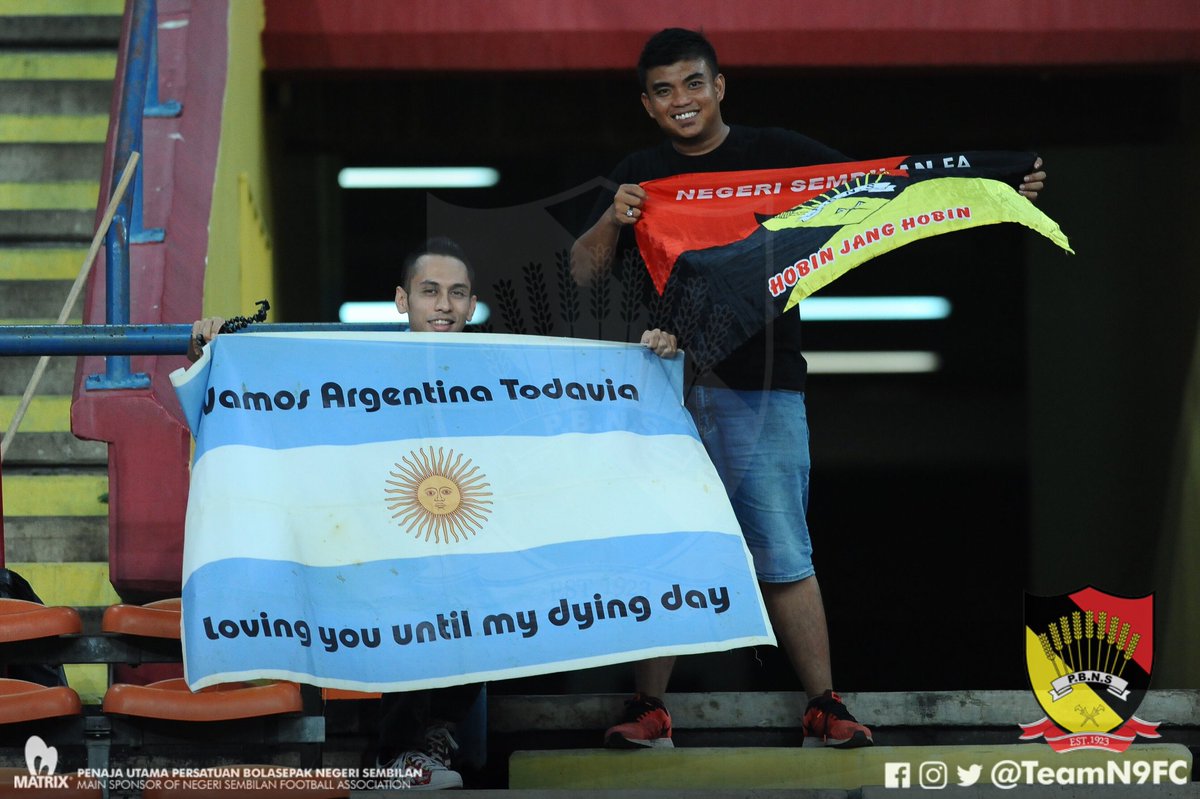 TeamN9FC's tweet image. Terima kasih kepada penyokong yang hadir ke Stadium Shah Alam, malam tadi. Turut hadir ke perlawanan ialah Y.B Exco Belia dan Sukan N.Sembilan, Tuan Hj.Mohamad Taufek Abd Ghani.

♥️🖤💛

#NegeriSembilan
#HobinJangHobin
#PoweredByMatrix