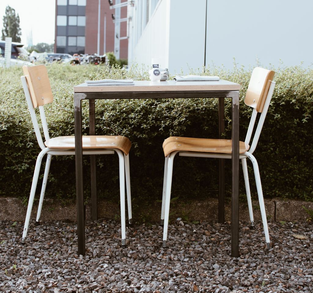 Hoe cool is dat! 
Tijdens #BBQJULI krijg je je eigen BBQkit op tafel. Bomvol brood &amp; sausjes. Ook op tafel: frietjes &amp; tafelwater. En allerlei lekkers vd #BBQ. Genieten dus ( voor slechts €17,50 p.p.!!) op het terras <a href="/DeHallWoerden/">deHall</a> 
Meer info : buff.ly/2m9drzl