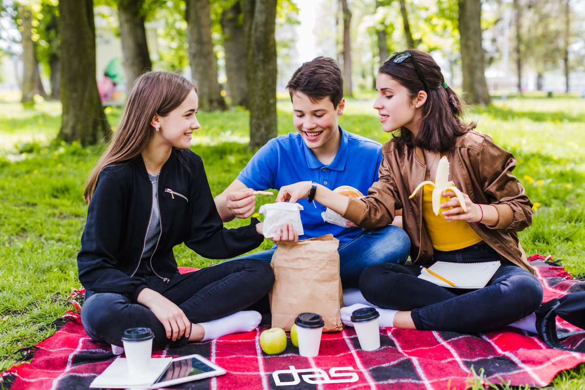 getdas's tweet image. Take advantge of the beautiful weather and plan a picnic! All you need is to grab a basket, some delicous food, water, and a customized picnic blanket fit for you and your friends! Get your customized blanket today for your next trip outdoors! #NationalPicnicMonth