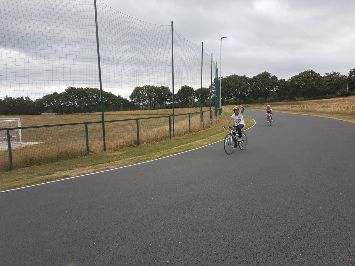 timcurtisart's tweet image. @RobOwenMace @paulolooney @SOGreatBritain @AliBrownleetri @bradfordcharity @LS29Group @CityConnect1 @SOSouthYorks @soph_thackray @StuMeikletri some huge strides forward in inclusion of atheletes with determination in mainstream competition coaching this week chapeau guys!