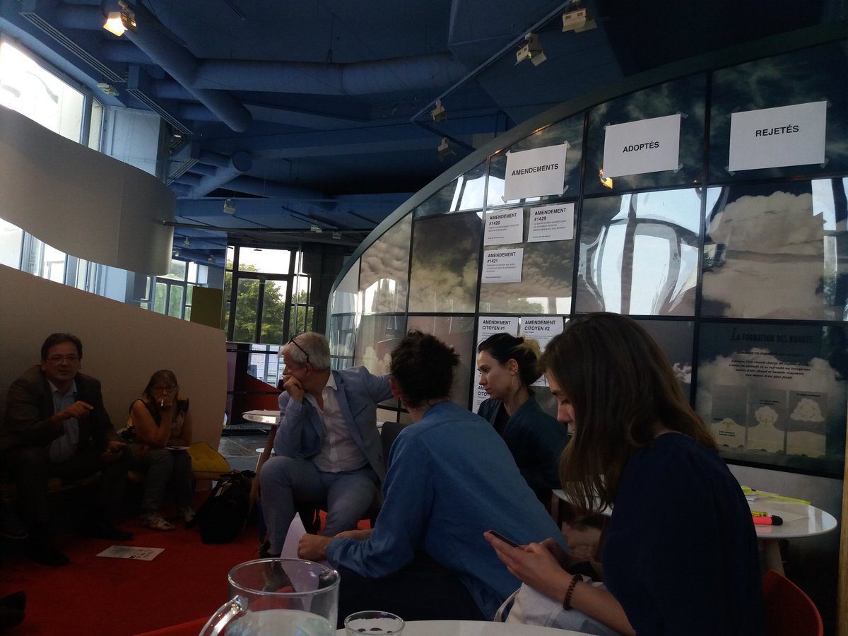 Ouverture de la #WarRoom civique aux <a href="/halles_civiques/">Les Halles Civiques</a> à l'occasion de la
#RéformeConstitutionnelle (elle a vocation à rester pour d'autres propositions de loi !) avec <a href="/GuillaumGontard/">Guillaume Gontard</a> et <a href="/Jacquin_Olivier/">Olivier Jacquin</a>. C'est parti pour pousser des #AmendementsCitoyens !