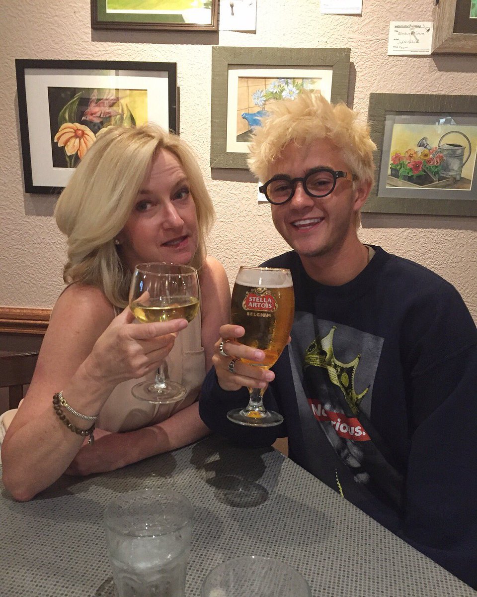 JVCKJ's tweet photo. Mi Madre 😊💕 https://t.co/qB3THeFWBB