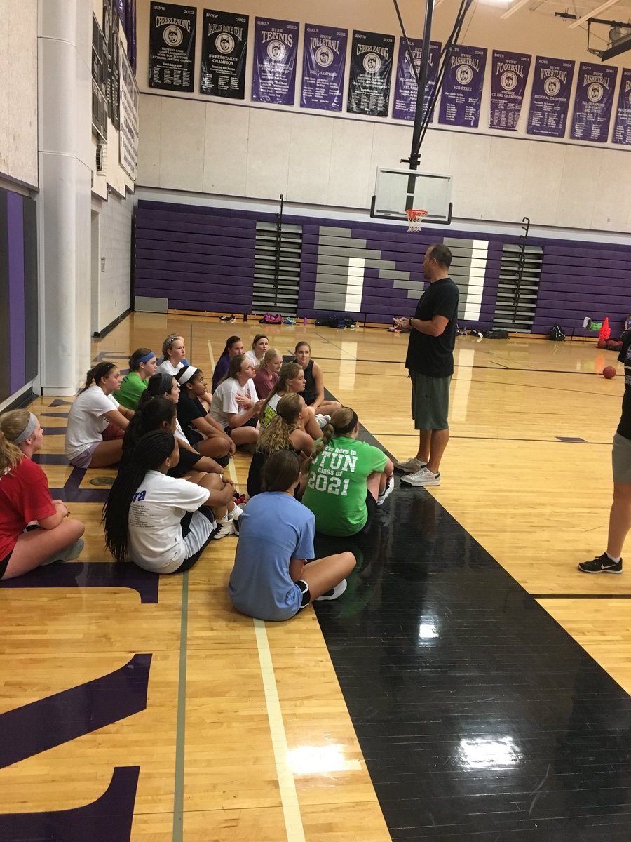 bvnw_girlshoops's tweet image. Another workout another special guest! Thank you to @geblazersbball for a phenomenal workout! Improved our skills &amp;amp; basketball IQ! #GreatKnowledgeFromGreatMinds 
#FriendOfTheProgram