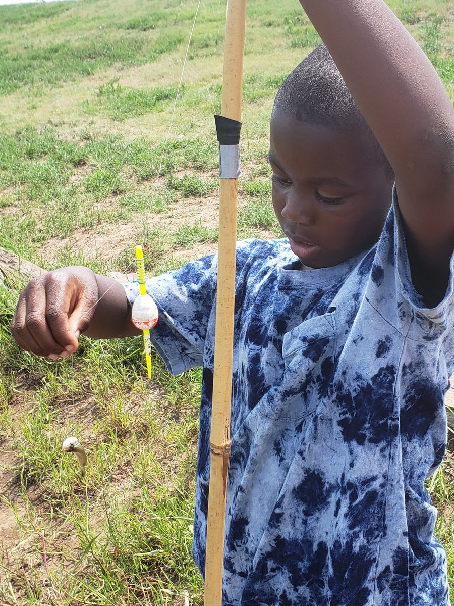 RCastleberry259's tweet photo. We caught some fish while out at the farm #wpssummerstem #wpsproud #castleberryclassroom https://t.co/ou0u66eBSu