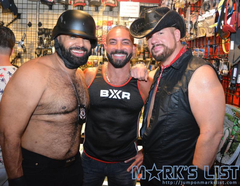 stephenrlang's tweet photo. Check out the photos from #ramrod #pigdance #pigdance119 #gay #lgbt #wiltondrive #wiltonmanors #markslist #markslistnow #madpaparazzi #hotspots #hotspotsmedia #hotspotsmagazine
https://t.co/WgJIuTo3Hu https://t.co/pvkbfY1raf