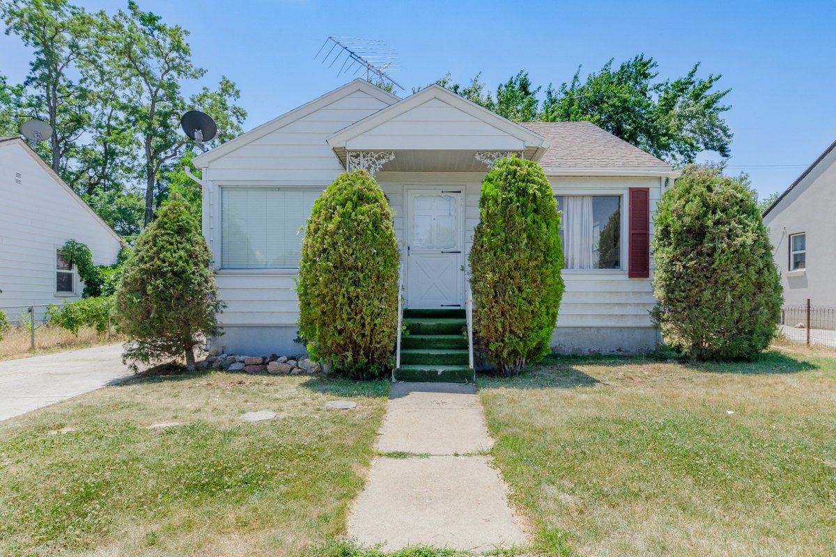 SoldByAnAngel's tweet photo. We are excited to present this cute rambler in South Ogden! Gorgeous wood floors, some fresh paint, new carpet, and updated bathroom are just a few of the wonderful things about this house! Click through the photos to see for yourself. https://t.co/goUWtMymoU