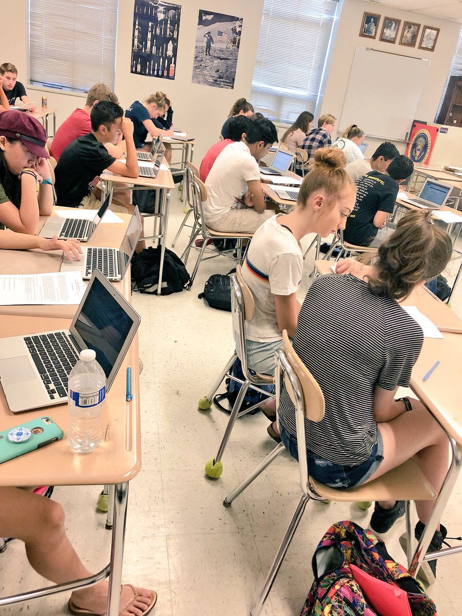 DuffNation_edu's tweet photo. Kicking off today’s #APWH Boot Camp w/ @WeisenburgerBHS’s #AP Grader expertise on #SAQs. Ss look at last year’s test & try out this writing & get feedback! Yesterday, @Waxler81 spoke w/ Ss about value of #executivefunctioning, showing Ss how 2 succeed using mental skills #WHAP220 https://t.co/R72mRTeSSR