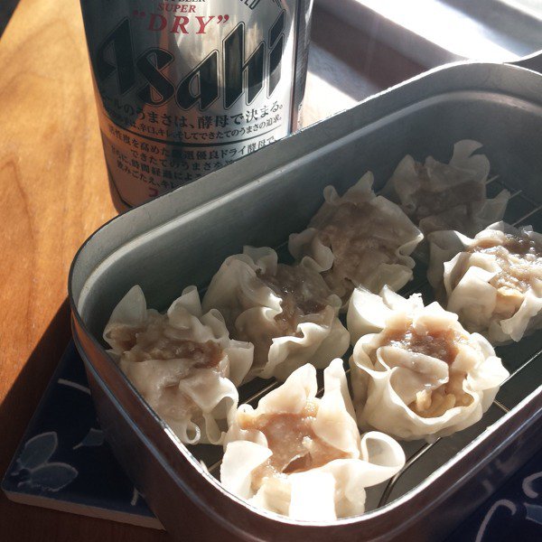 Tap メスティンで肉まんやシュウマイを蒸すために必要な網はこれだよ ﾉ 便利すぎるのでもっと皆さんに知ってもらってキャンプで使って欲しい 長バット網はメスティンと一緒にポチッと 本間冬治工業 の Bk 18 8 長バットアミ