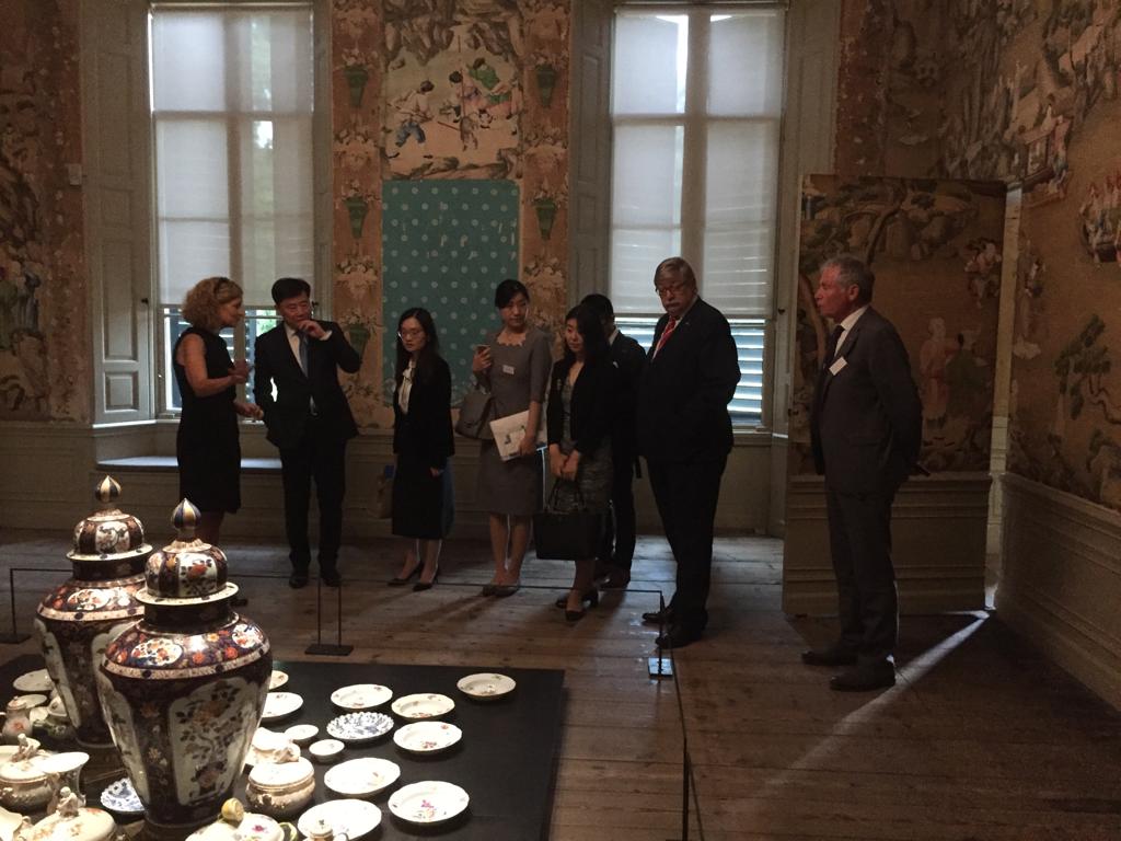 ProvUtrecht's tweet photo. Chinese ambassadeur bezoekt provincie om te onderzoeken wat innovaties in onze regio kunnen betekenen voor China. Met dank aan @RHDHV_NL , @Gem_Amersfoort , @GemeenteUtrecht  en @MOA_Bunnik voor de ontvangst en inspirerende presentaties. https://t.co/Na3xWkzgSv