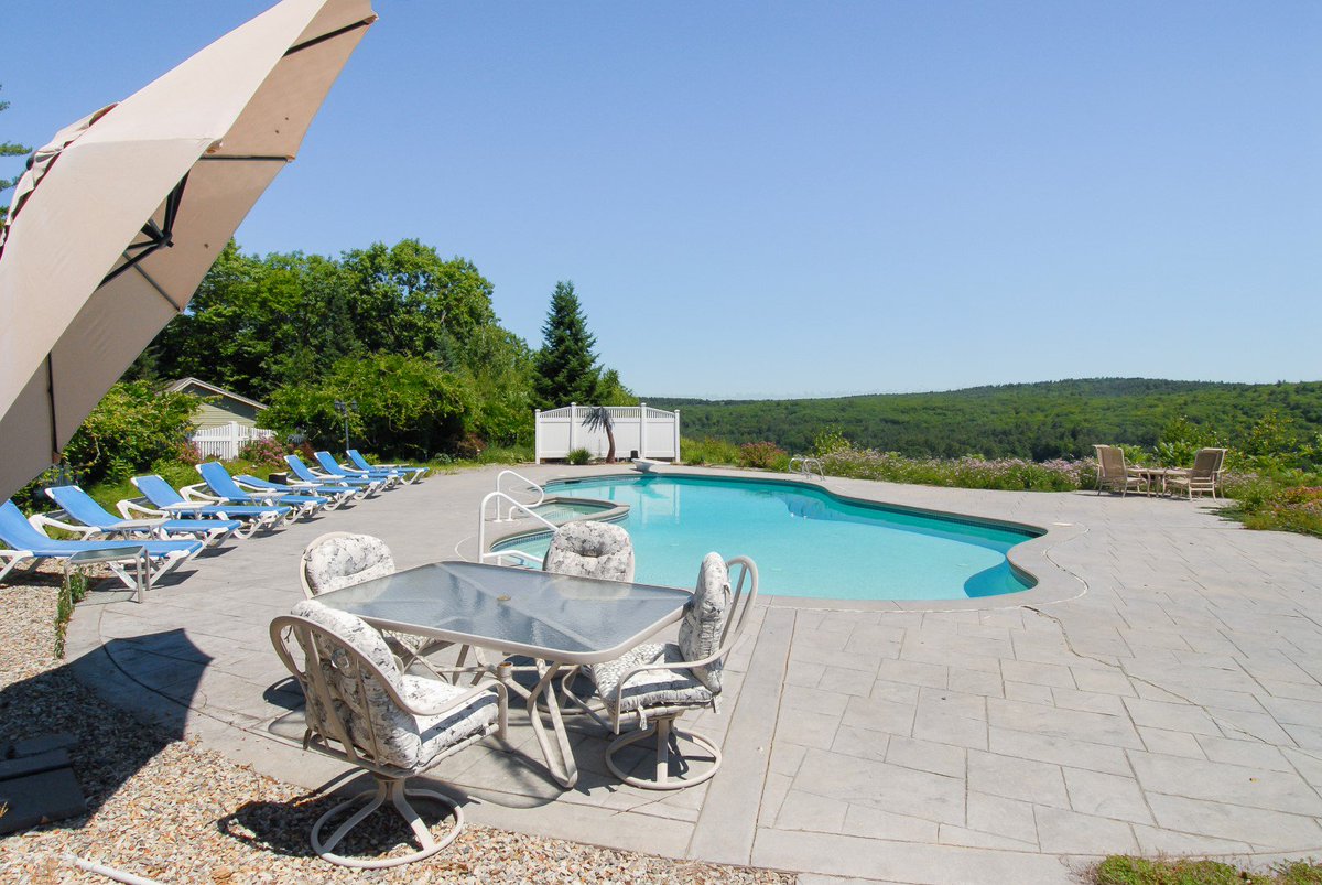 DowRealtyGroup's tweet photo. Perched high above Alton Bay on Lake Winnipesaukee, this contemporary home offers not only beautiful views but also luxurious surroundings and quality craftmanship. Check it here: https://t.co/CgDaIUauuf

#forsaleNH #NHliving #NEliving #dowrealtygroup #kellerwilliams #adamdow https://t.co/Vcp0aGM9mj