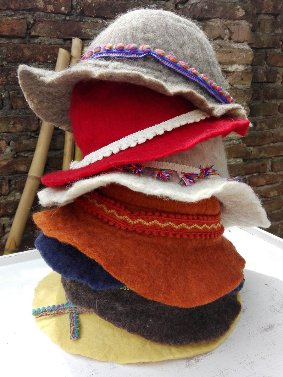 rollermarian's tweet photo. #DeMiPueblo #SombrerosArtesanales #Sombreros #HechoAMano https://t.co/fbhJuoVSLO