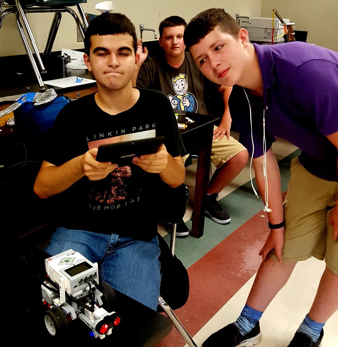 lauraf422's tweet image. Lego @Mindstorms_EV3 have taken over @delandbulldogs Step ⬆️ 2 STEM summer camp! @VolusiaSTEM #vcssummer