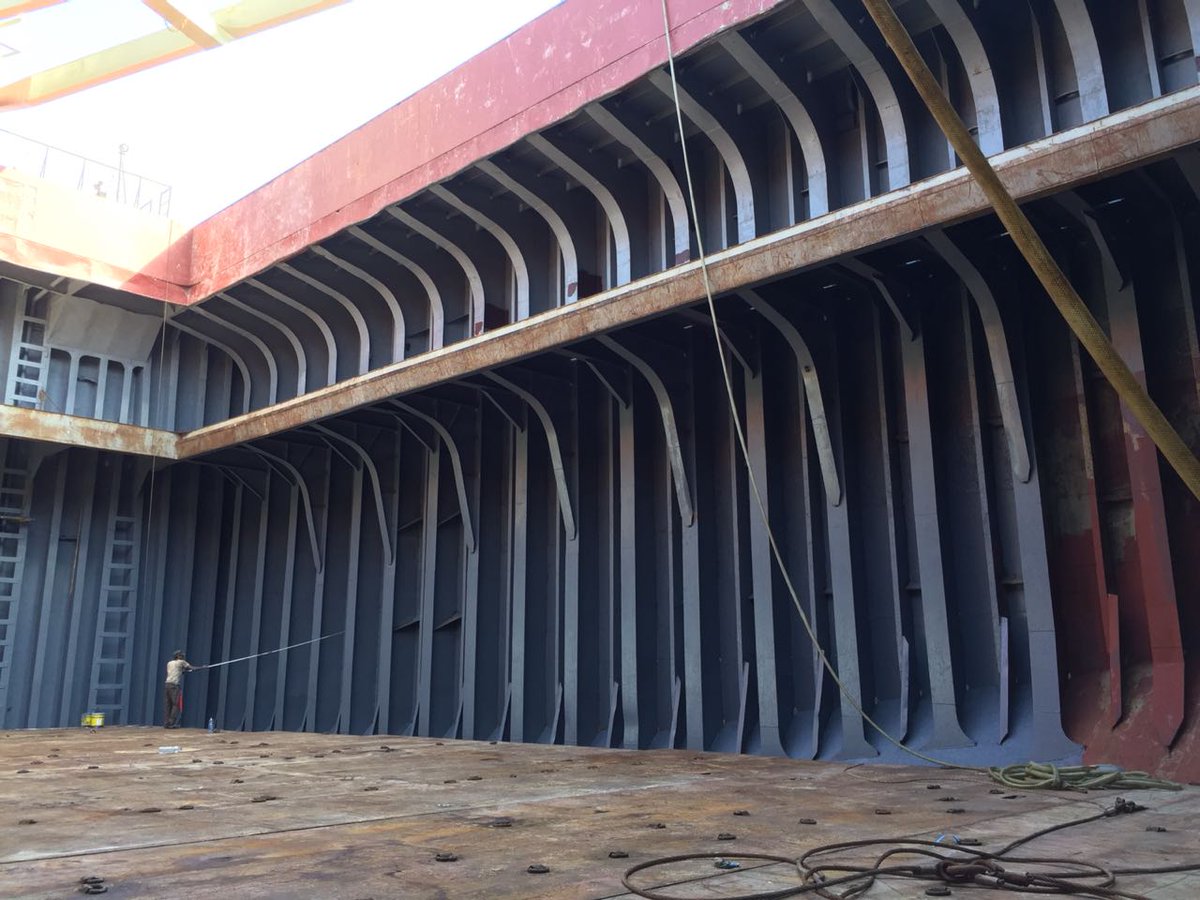 #DidYouKnow all <a href="/WFP/">World Food Programme</a> chartered ships are required to have clean holds and must pass rigorous independent inspection before loading #grain shipments? This WFP chartered multi-purpose vessel DOCTOR O is preparing her cargo holds before loading emergency grain shipment for #Yemen.🚢