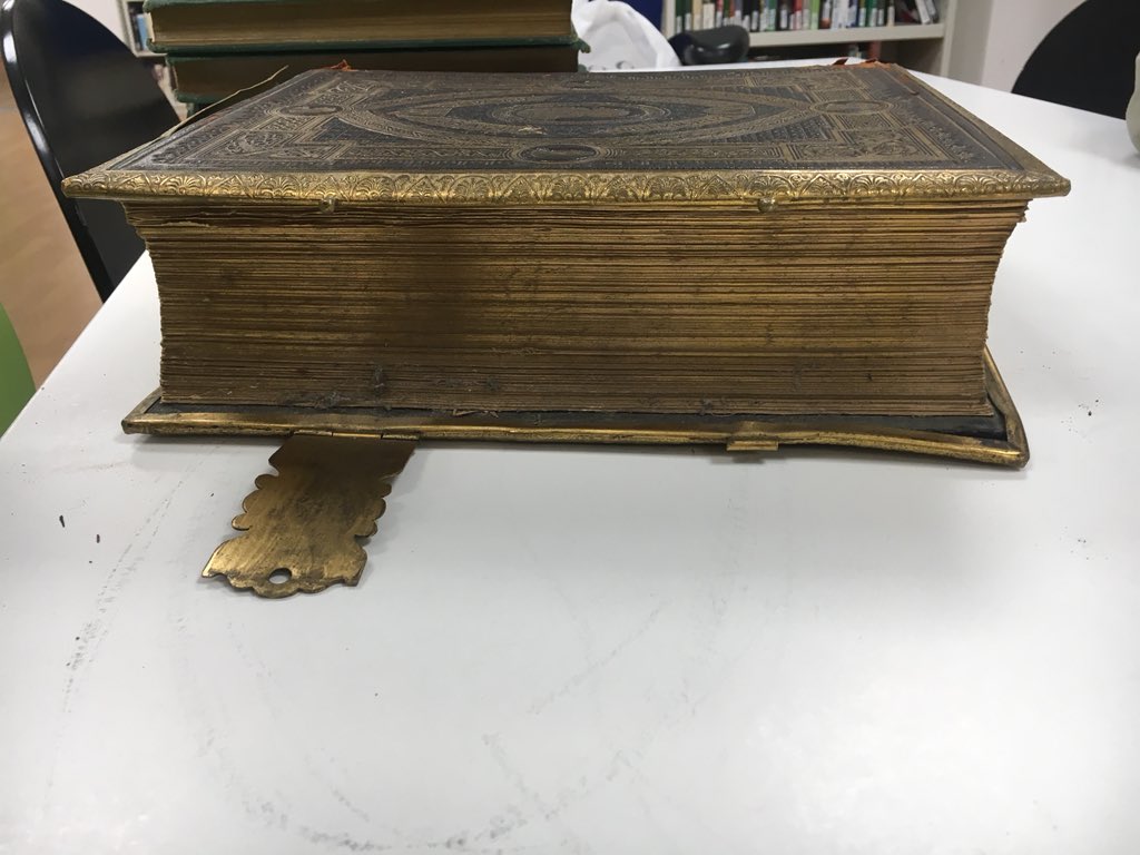 JamesRyan9390's tweet photo. Just received an amazing donation from @CanavanArt ‘Life of Daniel O’Connell: The Liberator’ originally published in 1872 by Margaret Anna Cusack @LDNIrishCentre @IrelandEmbGB #LDNIrishlibrary https://t.co/3IP1bTNmX3