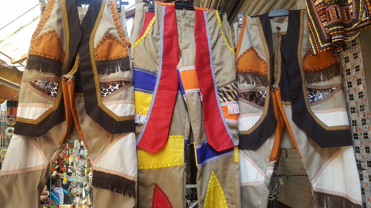 Figjamfan's tweet photo. ...The arcade is part of the historic core of Grey Street and provides an important pedestrian linkage between the city and Berea Road station👍
#MadressaArcade #Iconic #Arcade #History #AfricanWare #AfricanJewellery #TraditionalWare #Africa #Durban #SouthAfrica 🇿🇦 https://t.co/PsTSdhQuq5
