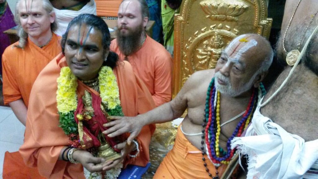 vishwananda's tweet photo. #Om #Namo #Narayanaya Today is a great day for #Jeejar #Swami the head of the Sri #Sampradaya math of #SriRangam have attain the #Lotus feet of #Sriman Narayana may he always look after all the #devotee's of the #Lord n may his #blessing be always with all, Adiyen #Ramanuja Dasan https://t.co/5nM6B16lG5