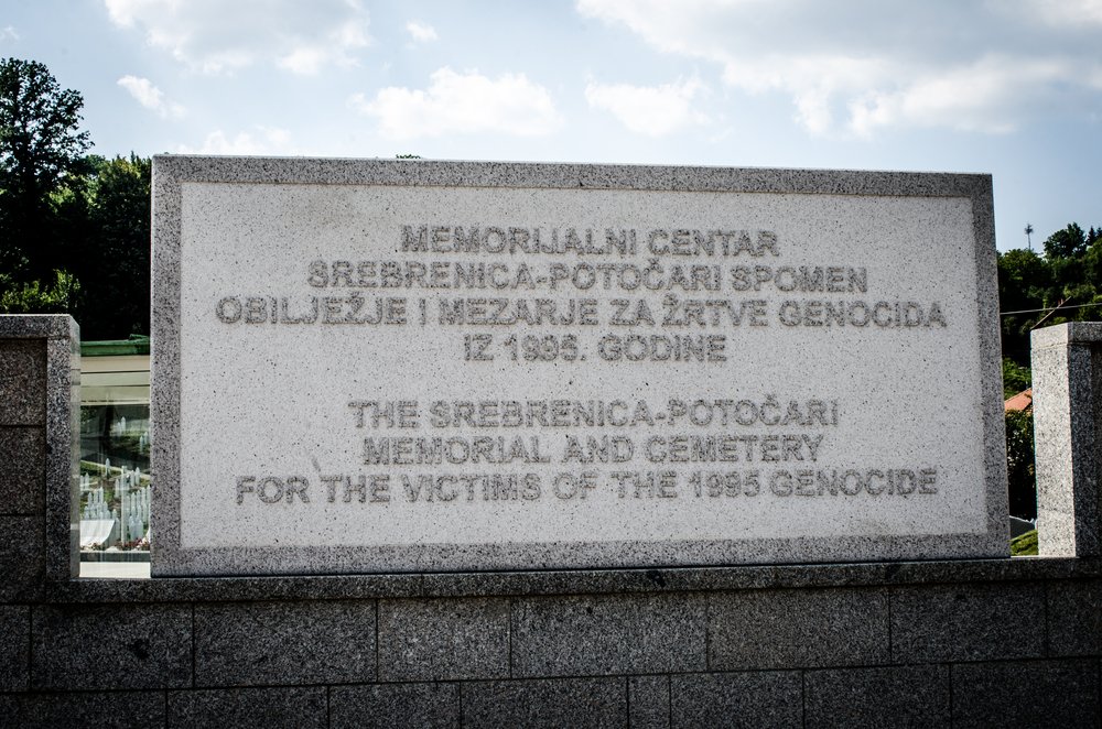 remdental's tweet photo. 23 sene evvel yaşanan Srebrenitsa Katliamı'nda kurşuna dizilen 8372 savunmasız Boşnak Kardeşimizi anıyoruz.
https://t.co/3PP3Z6PrZy
#SrebrenicaGenocide https://t.co/USWW5gPZlC