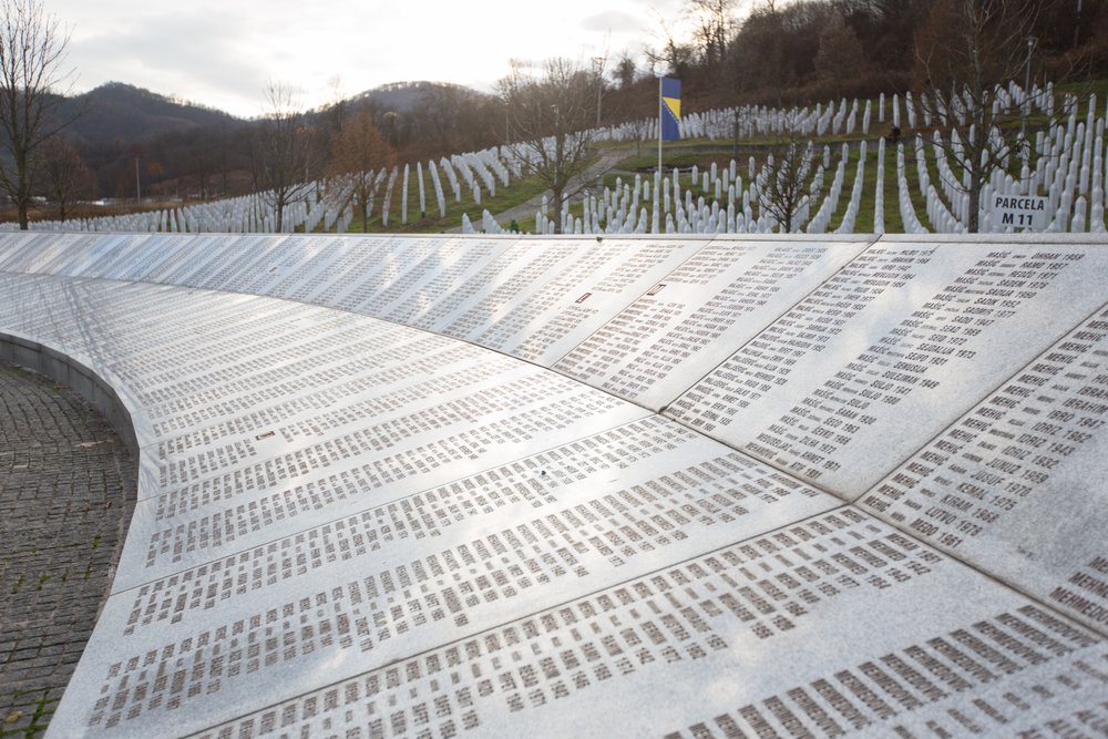 remdental's tweet photo. 23 sene evvel yaşanan Srebrenitsa Katliamı'nda kurşuna dizilen 8372 savunmasız Boşnak Kardeşimizi anıyoruz.
https://t.co/3PP3Z6PrZy
#SrebrenicaGenocide https://t.co/USWW5gPZlC