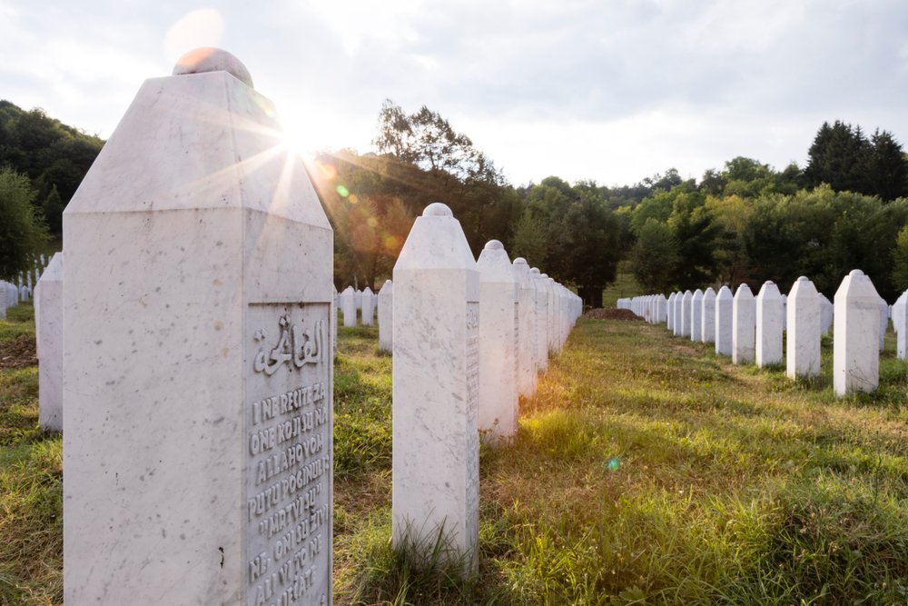 remdental's tweet photo. 23 sene evvel yaşanan Srebrenitsa Katliamı'nda kurşuna dizilen 8372 savunmasız Boşnak Kardeşimizi anıyoruz.
https://t.co/3PP3Z6PrZy
#SrebrenicaGenocide https://t.co/USWW5gPZlC