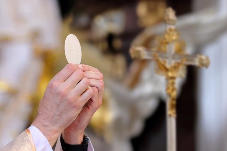 MyParishApp's tweet photo. "The Eucharist, the gift of Himself, His suffering heart. The crucifixion was an event, but we are invited to receive the graces of the suffering at each Mass. His heart beats in the Eucharist. He is living and loving us."

https://t.co/Bv1RfEvYUV https://t.co/10kmPCZpue