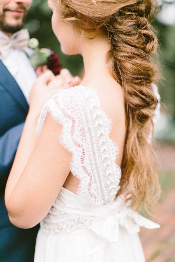 We're saying YES to this hairstyle for the summer boho bride! 

#weddinghour #weddinghair