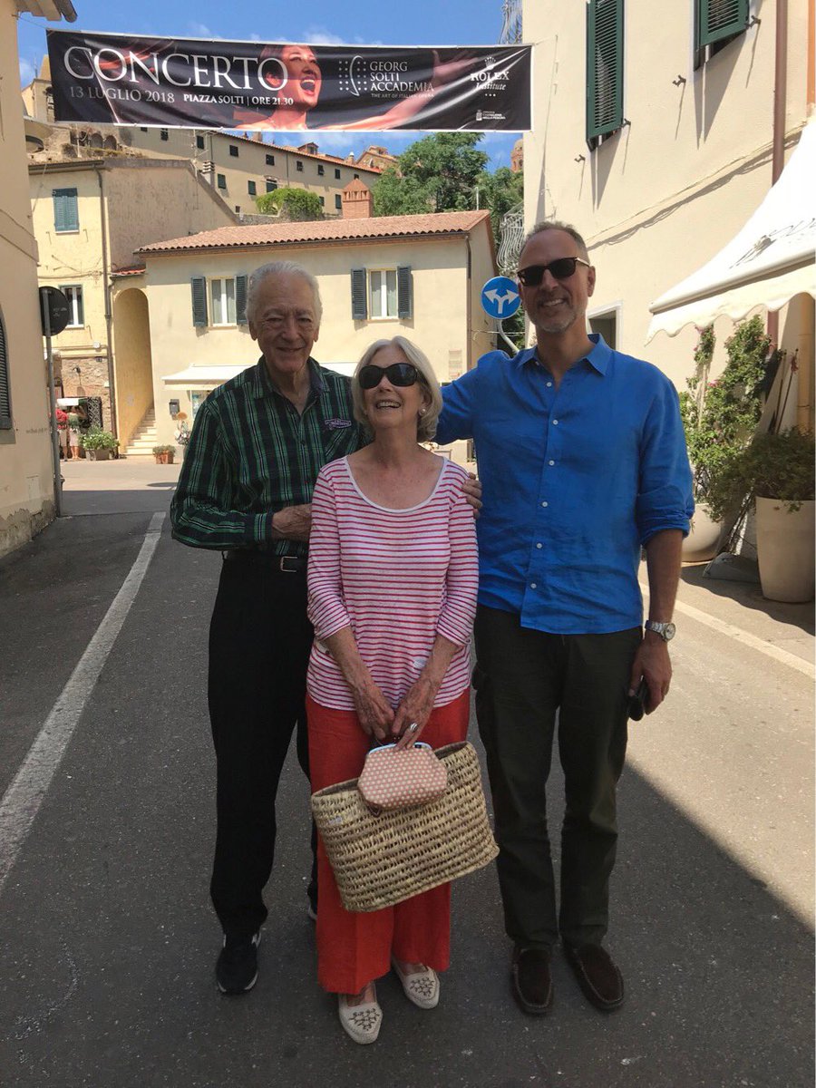 Solti_Accademia's tweet photo. Some of the brilliant faces behind the #soltiaccademia. Lovely to see maestro #RichardBonynge, #LadySolti, and #JonathanPapp enjoying sunny #castiglionedellapescaia! https://t.co/hztWOiEk3a