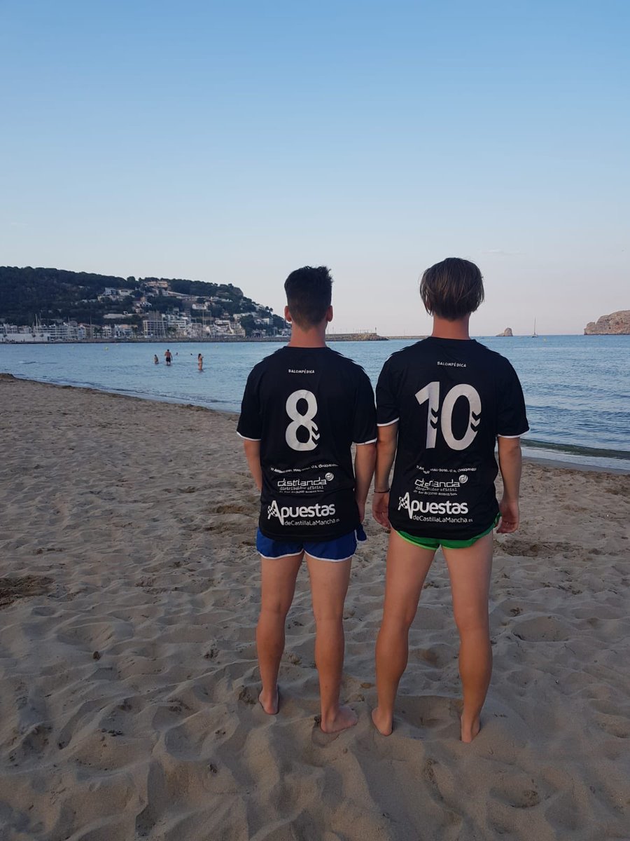 Grupo III??? Nosotros ya estamos por la zona paseando la camiseta de la <a href="/UBConquense/">UB Conquense</a> para que sepan que daremos guerra 💪⚪️⚫️⚽️