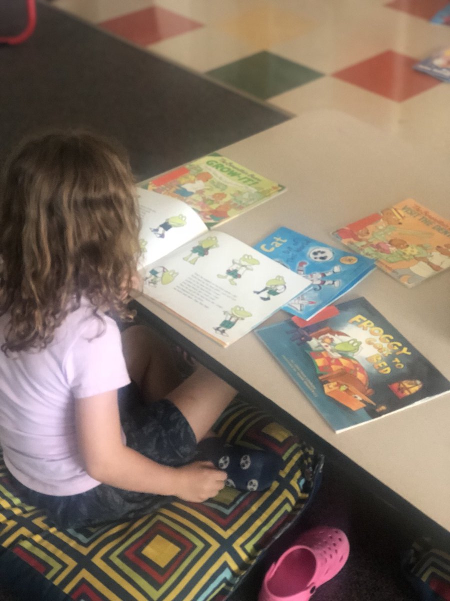 CortneeHill's tweet photo. Readers Workshop is off to a great start!!! Ms. Hill’s class is  ‘Reading to Self’ &amp; are learning to pick ‘just right’ books!!! https://t.co/eXvfAIkwHo