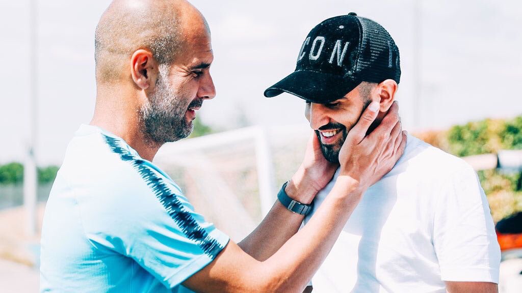 derradjihafid's tweet photo. غدا الخميس في السادسة مساء سيتم تقديم رياض محرز لجماهير السيتي على ملعب الاتحاد.. 
أخيرا تحول الحلم الى حقيقة وسيتفرغ رياض لابداعاته بقيادة غوارديولا.. https://t.co/X2oTbmtunr