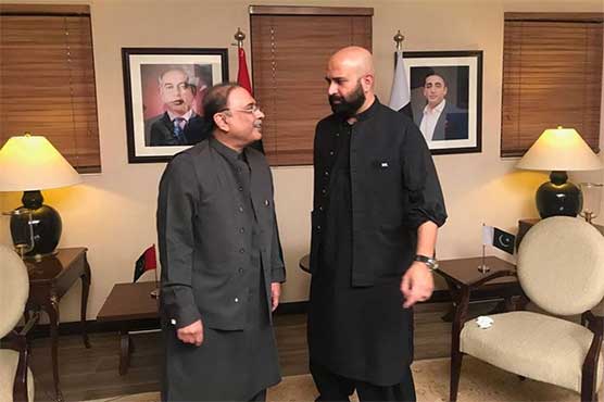 malikkamranzil's tweet image. سابق صدر پاکستان آصف علی زرداری
 کا خصوصی انٹرویو ابھی دیکھیں دنیا نیوز پر 

#ZardariKaMahaaz
#MahaazExclusive
#DunyaPrograms
