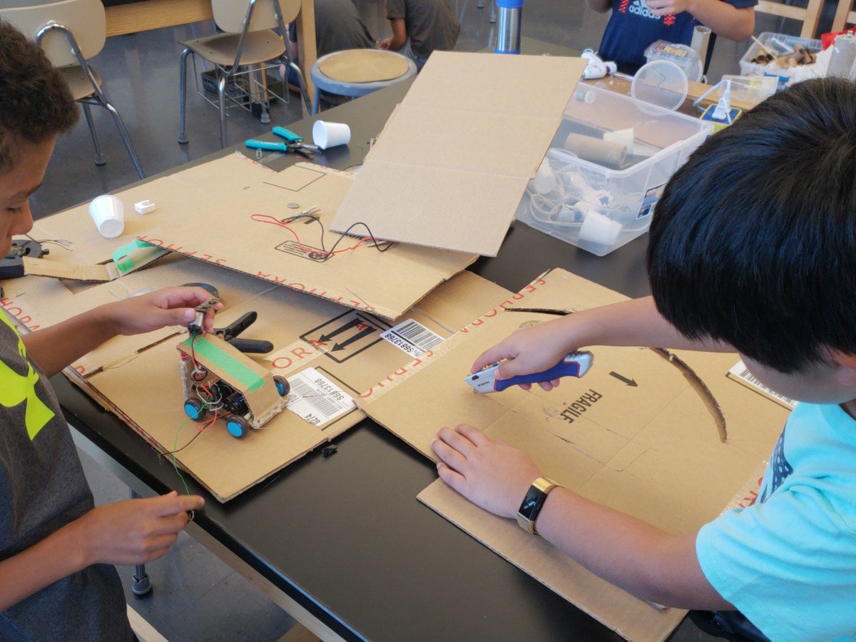 BillPercio's tweet image. Summer of making @mtlsd @enrichmentmtlsd #CardboardRobots #makerspace #leboproud