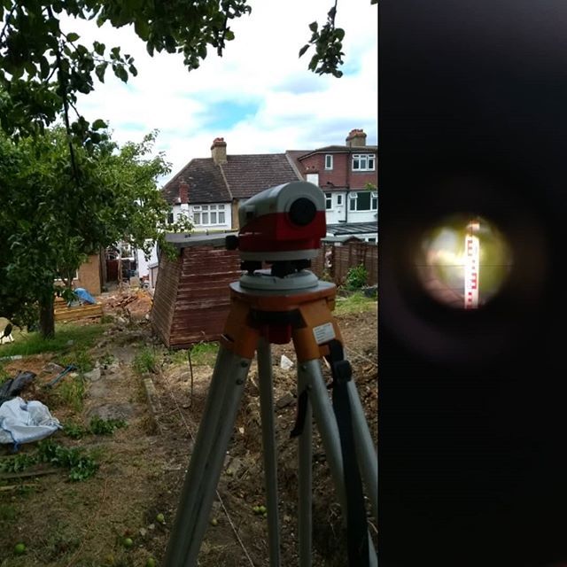 Always best to use an optical or laser level if you have a long run of fencing on a gradient, as it'll look a lot better when finished

#landscaping  #fencing ift.tt/2uir4zI