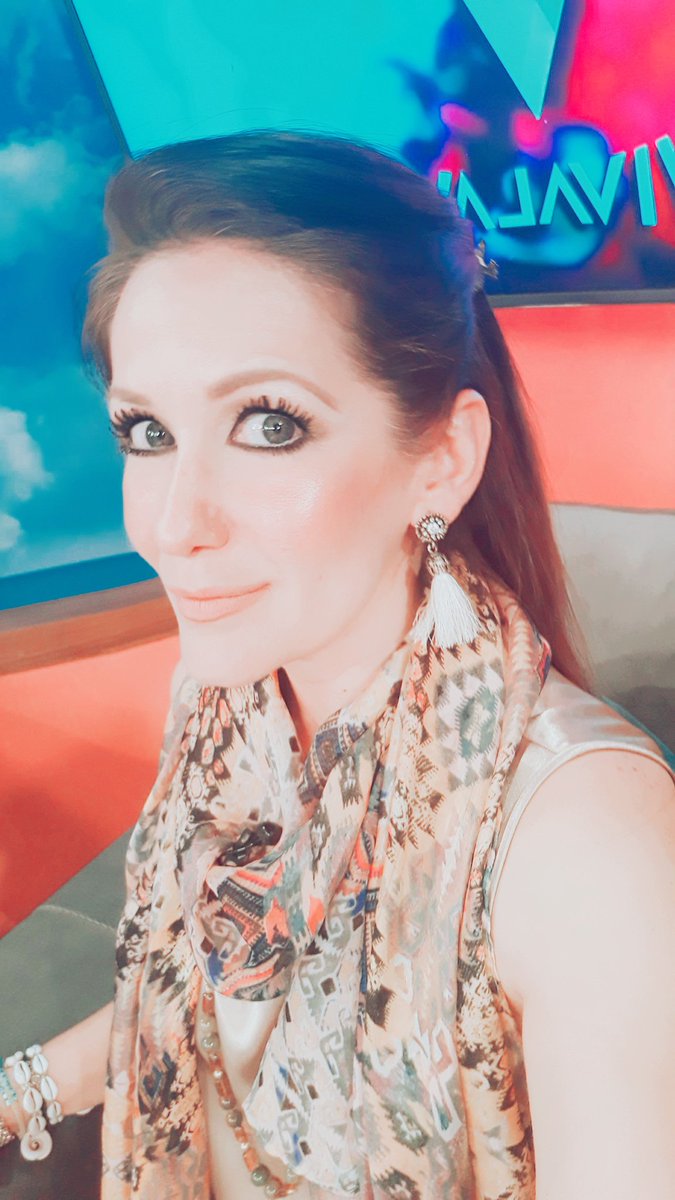 TeteHinojosa's tweet photo. Buen día 😀, voy al aire en @vivalavisalt por #multimediossaltillo .
Arrancamos la sección
"Chal y Vida"....¡Vamos! https://t.co/4MKsx3Rzzx
