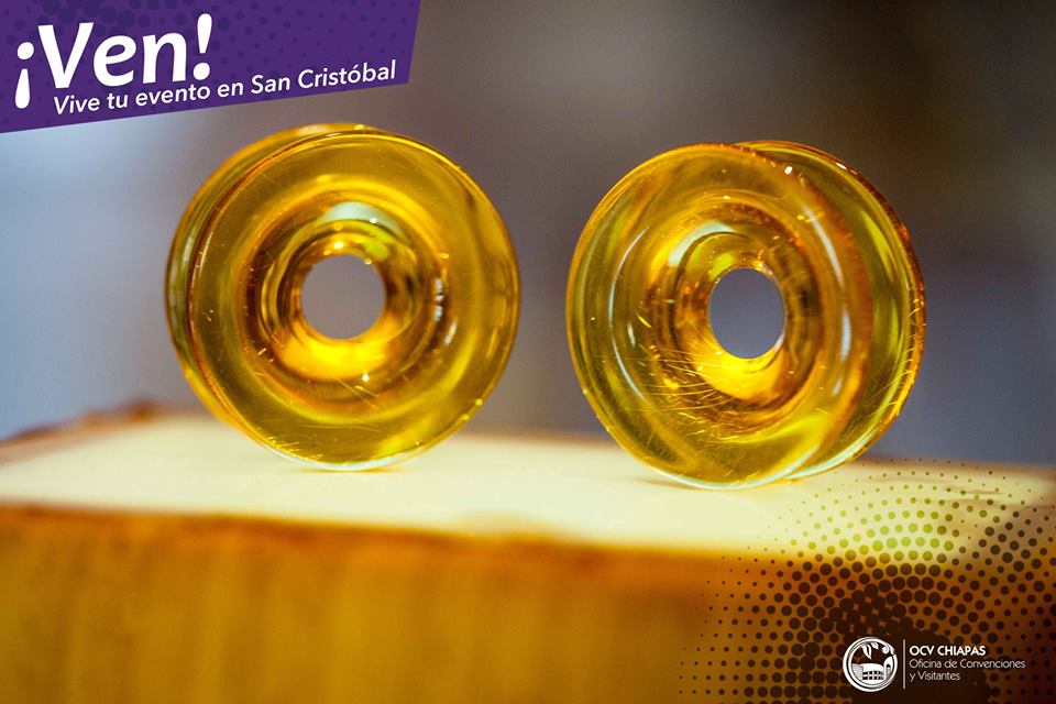 ¡Museo del Ámbar en San Cristóbal de Las Casas!

Cuenta con servicio de vistas guiadas, taller de ámbar y de metalistería (herrería en forja), joyería, cafetería y sala de conferencias. Abierto de martes a domingo de 10:00 a 14:00 y de 16:00 a 19:00 hrs.