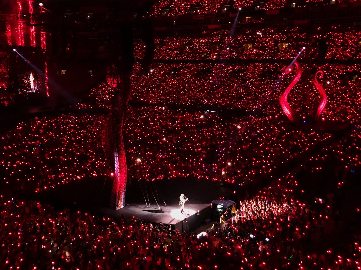 seasidetaylor's tweet photo. Thank you for the most magical night ✨✨ @taylorswift13 #repTourDC https://t.co/WJNn7oKM90