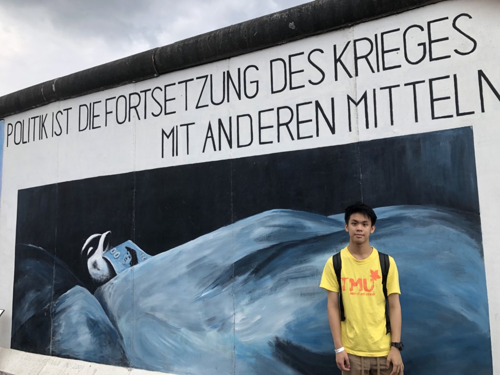 HistoryOlympiad's tweet photo. IHO and IGB participants and parents checking out the East Side Gallery in Berlin. https://t.co/QBoliLnWNG
