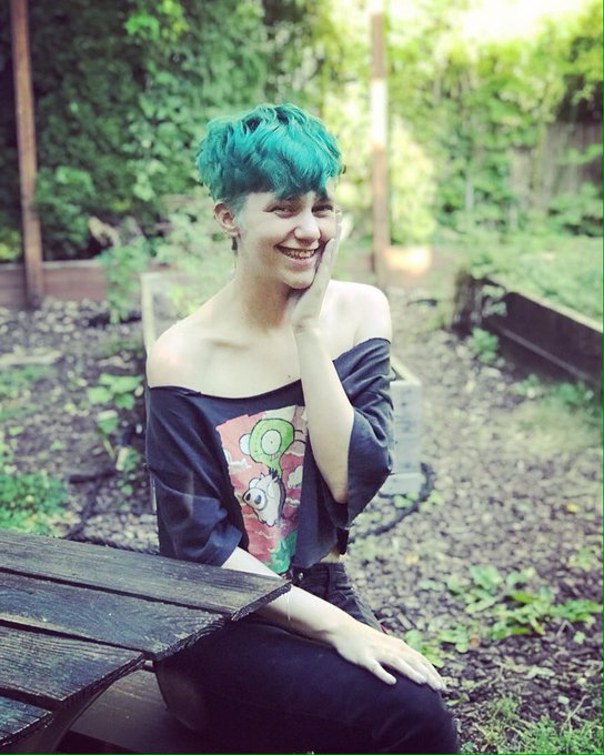 I swear I smile in photos sometimes... 🖤  #Enby #Queer #Portland https://t.co/0BtJPYvIph<a href="/tag/enby"class="tags">#Enby</a><a href="/tag/portland"class="tags"><span>#portland</span></a><a href="/tag/queer"class="tags"><span>#queer</span></a>